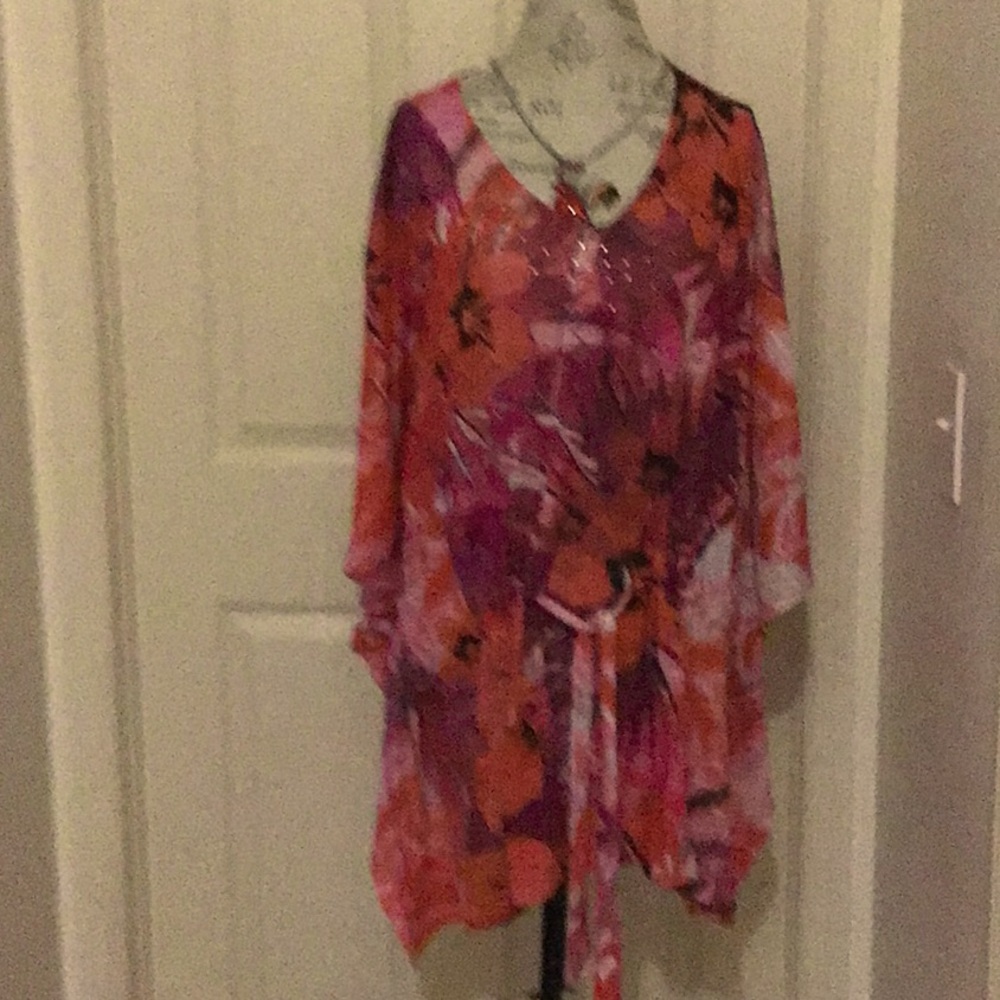Plus size 2X V-neck deep orange & purple floral print Poncho top.